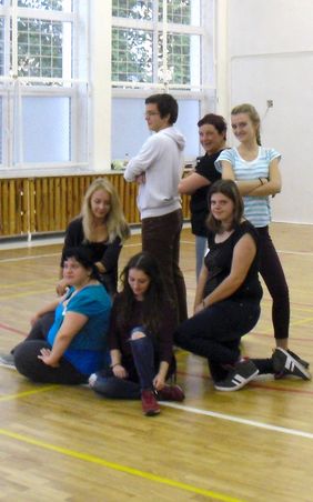 Die Teilnehmer des Tanzworkshops bei einer ihrer Darbietungen