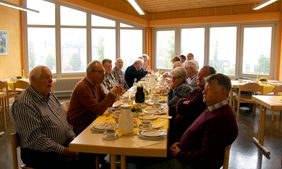 Ehemalige Mitarbeiter beim Senioren-Frühstück im CDJ Homburg