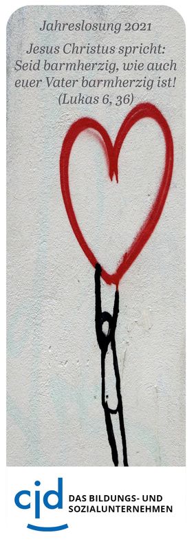 So sieht das Lesezeichen aus: In der Mitte ist ein Graffiti zu sehen. Ein Strichmännchden in schwarz hält ein rotes Herz hoch über den Kopf. Darüber steht die Jahreslosung 2021: Jesus Christus spricht: Seid barmherzig, wie auch euer Vater barmherzig ist! Unten ist das CJD-Logo zu sehen.