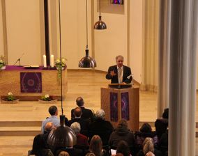 Andreas Dierssen bei seiner bewegenden Predigt zum Thema "Frieden"